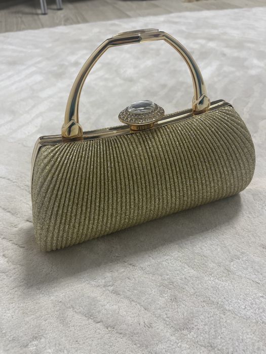 Продам клатч, очень хорошего качества