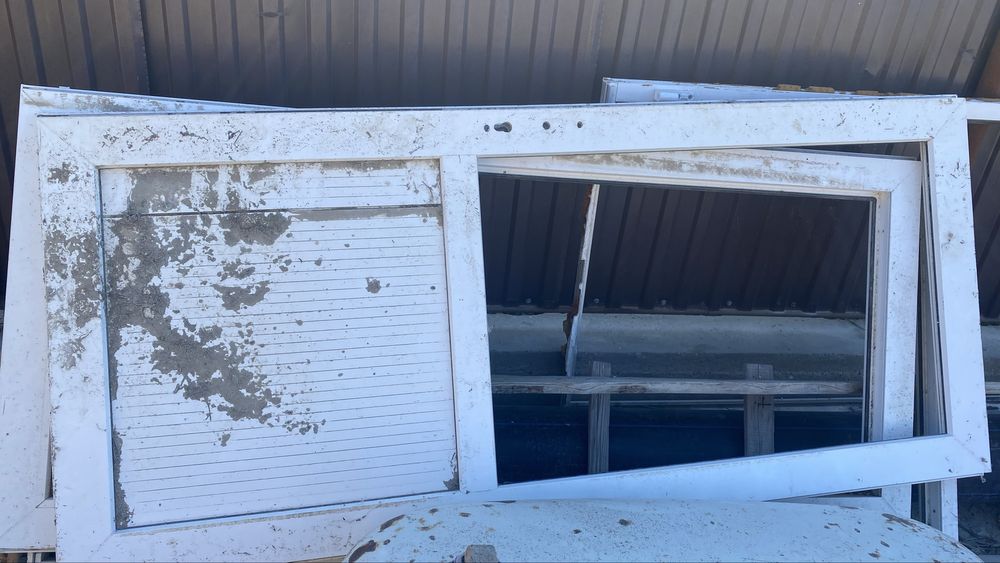 Пластиковый дверь