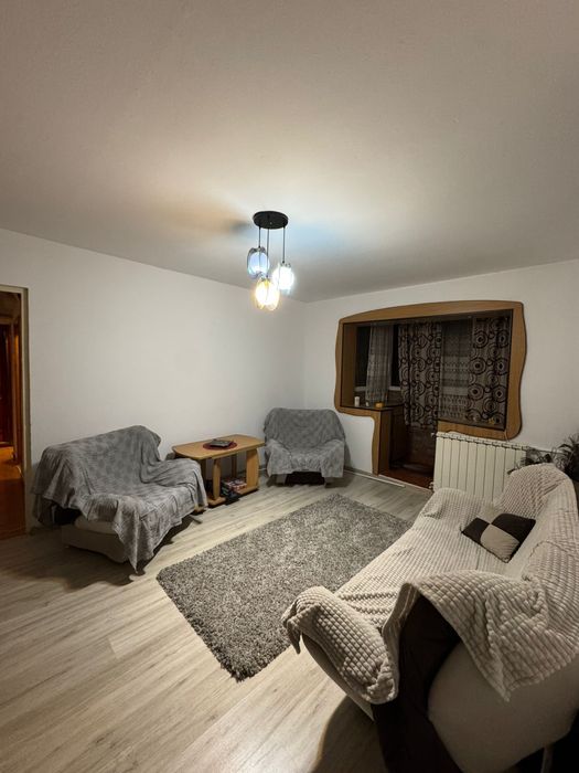 Apartament 3 camere etaj 2