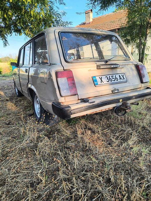 Автомобил Лада 2104