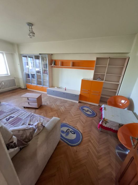 Primesc doi băieți/bărbați în chirie, apartament decomandat 3 camere, 2 băi, balcon, în Craiova, lângă MacDonalds