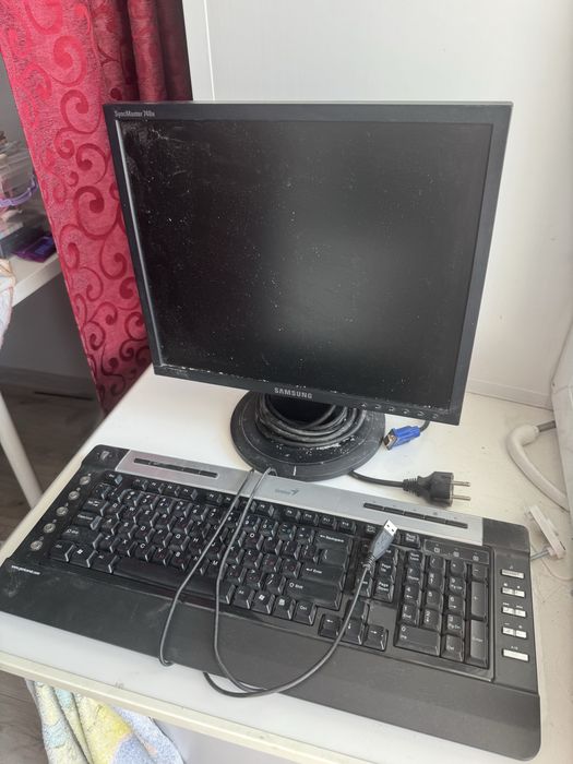 Монитор samsung и клавиатура