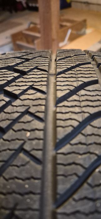Vand 2 anvelope 225/50 r17 iarna