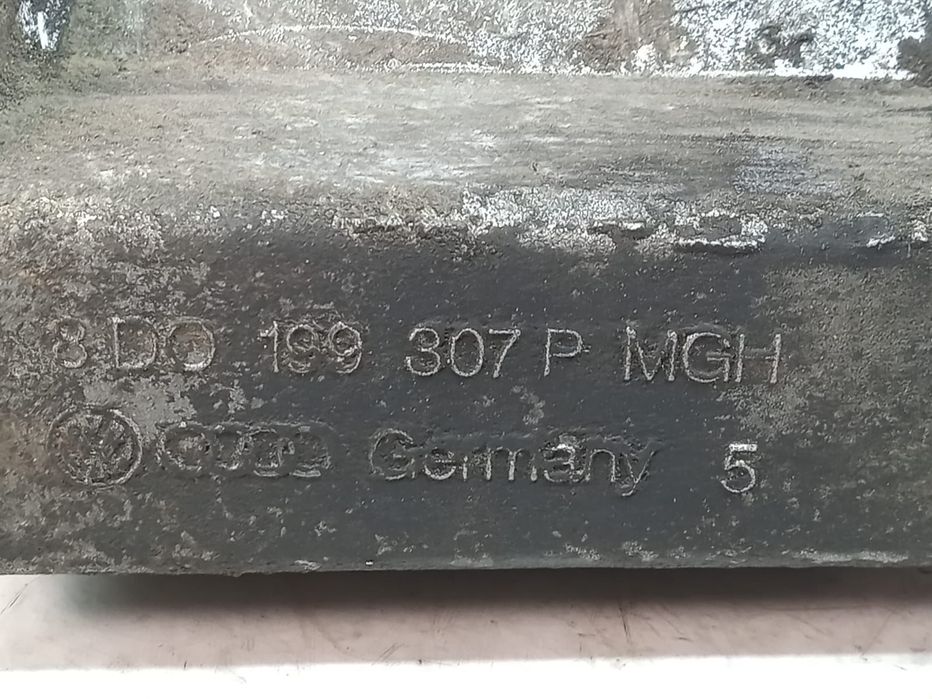 Suport motor 8DO199307P Volkswagen VW Passat B5.5 (facelift)  [din 2000 pana  2005]