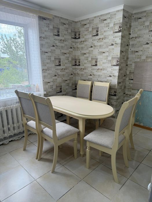 Продам недорого стол со стульями