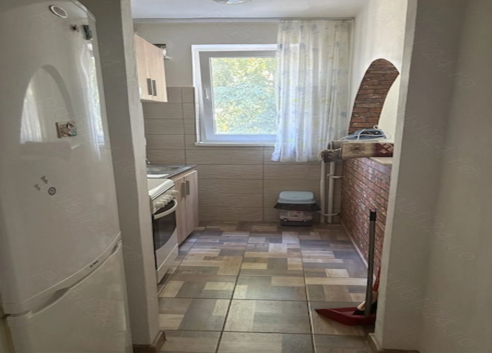 Închiriez apartament 3 camere Trivale 1700
