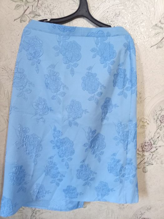 Продам женский костюм