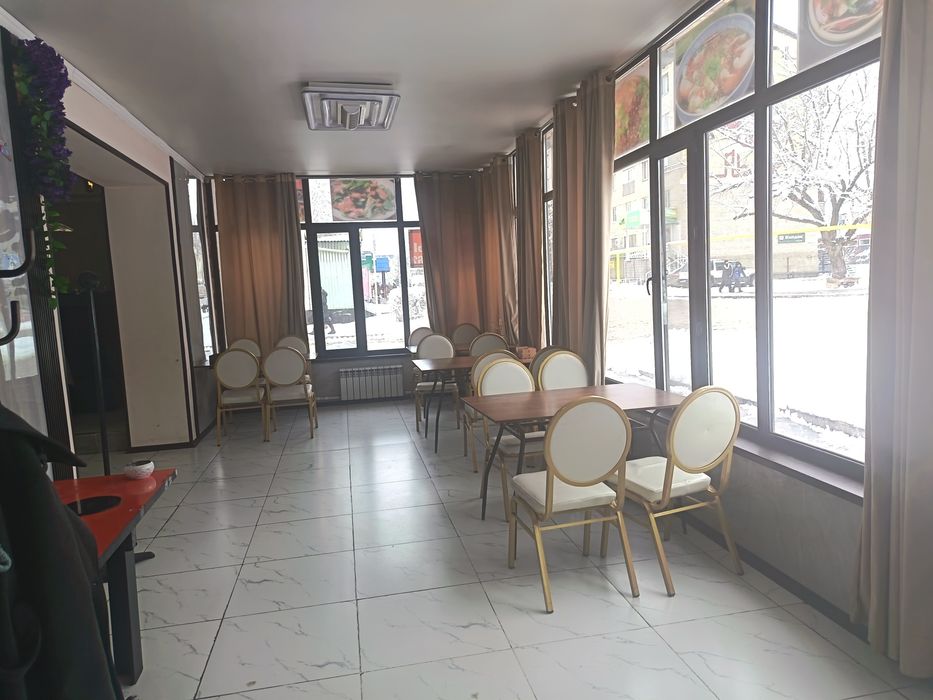 Орталық базардың жанында мейрам хана сатылады