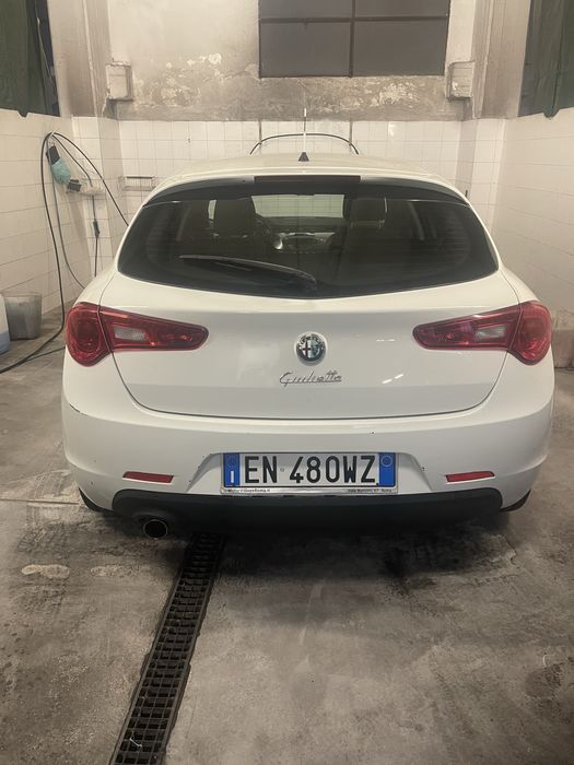Vând Alfa Romeo Giulettta