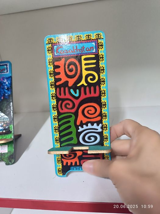 Подарочная подставка Казахстан для телефона.