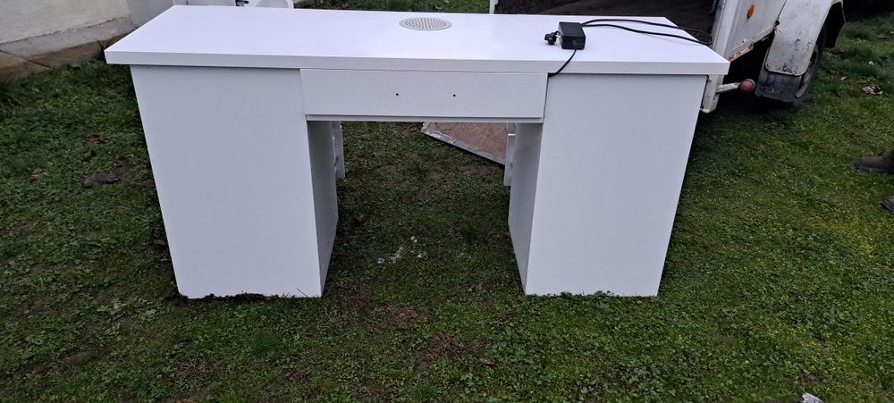 Vand birou cu aspirator cupio pentru manichiură