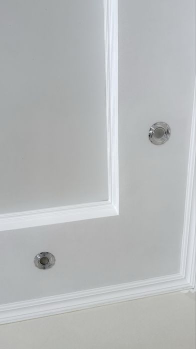 Софиты плоские 16 шт, софиты с камнями 25 шт. Все с лампочками .