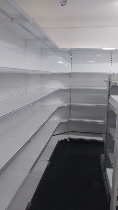 Стеллажи магазина