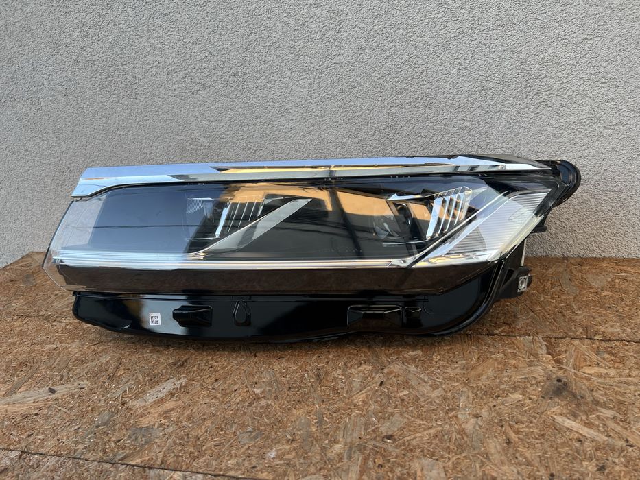 Far stanga VW Touareg CR7 Full LED 2019+ Original Europa