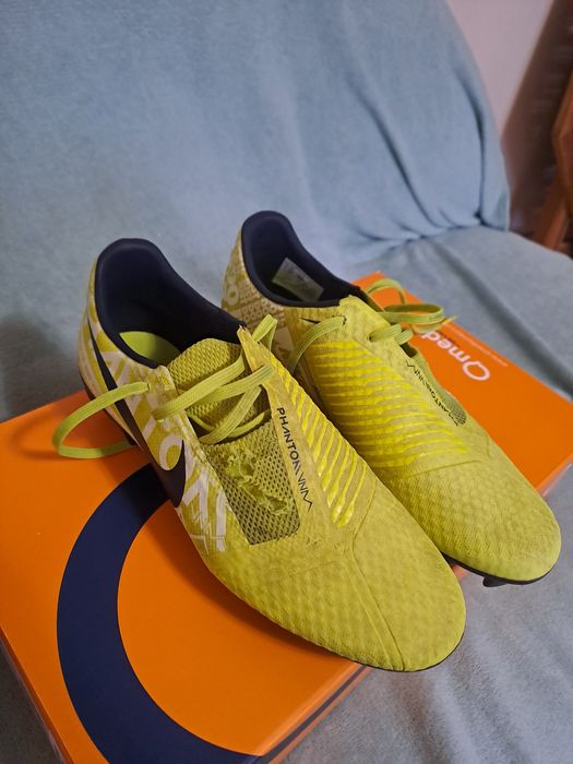Ghete de fotbal Nike Phantom