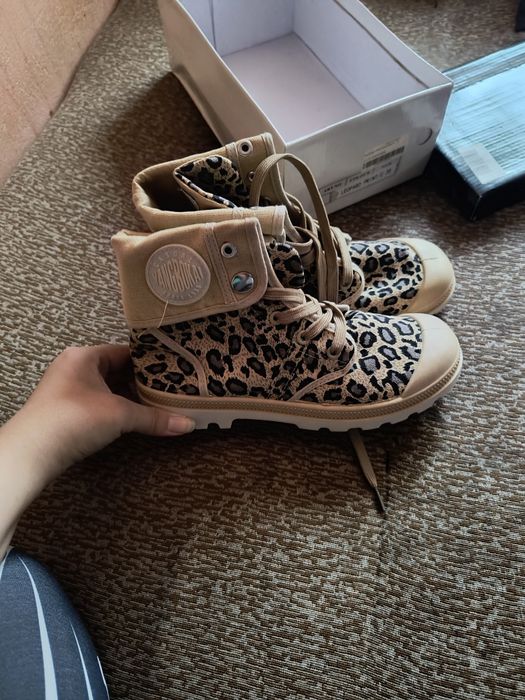 Ghete noi cu imprimeu animal print