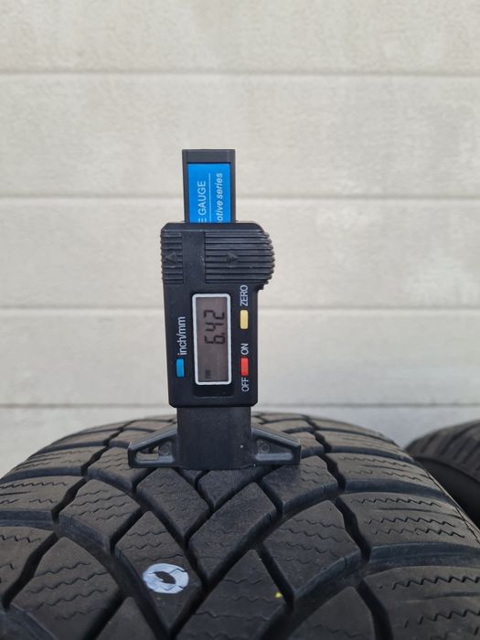 Зимни гуми 2 броя BRIDGESTONE Blizzak LM0005 205 60 R17 дот 3620