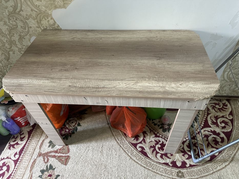 Стол продается б/у для кухни и зала