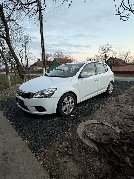 Vand masina Kia Ceed