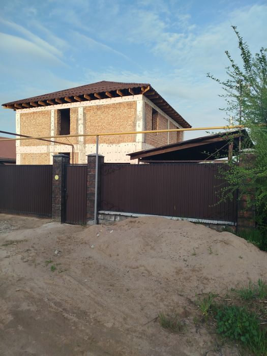 Дом в Ынтымаке с бассейном