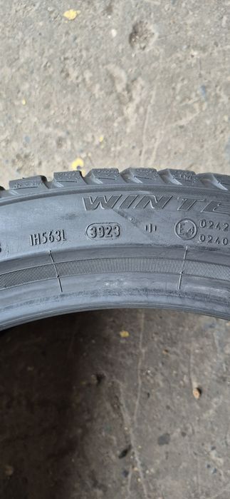 4 anvelope iarna Pirelli,fata 255/40/20,spate 285/35/20.Pretul este pe bucata.