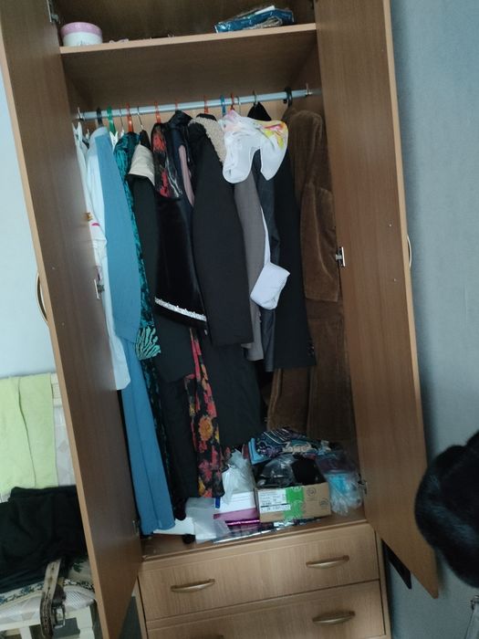 Продам шкаф платяной