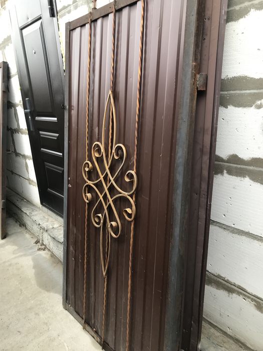 Продам ворота с калиткой со стойками б/у