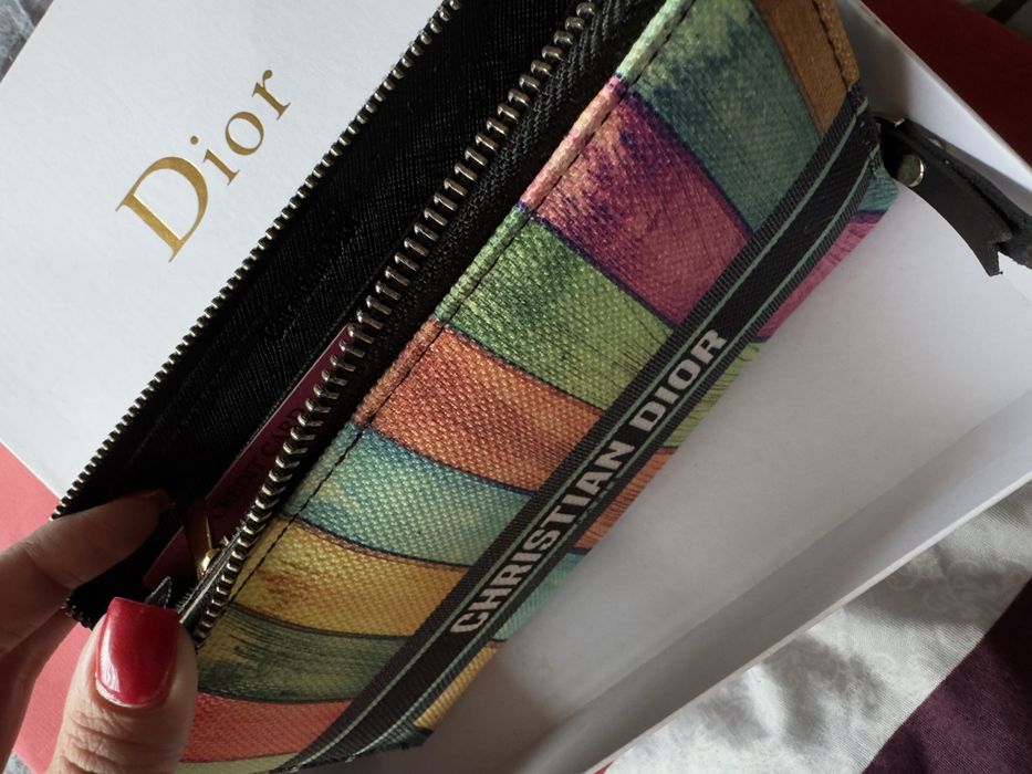 Ново дамско портмоне