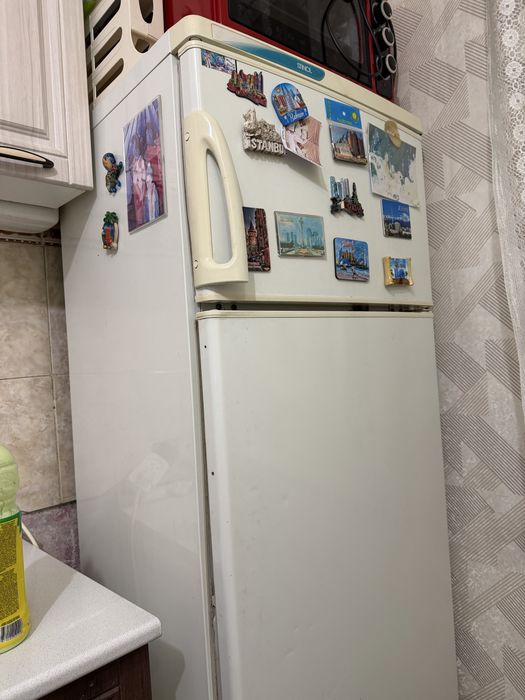 Холодильник морозильник есть