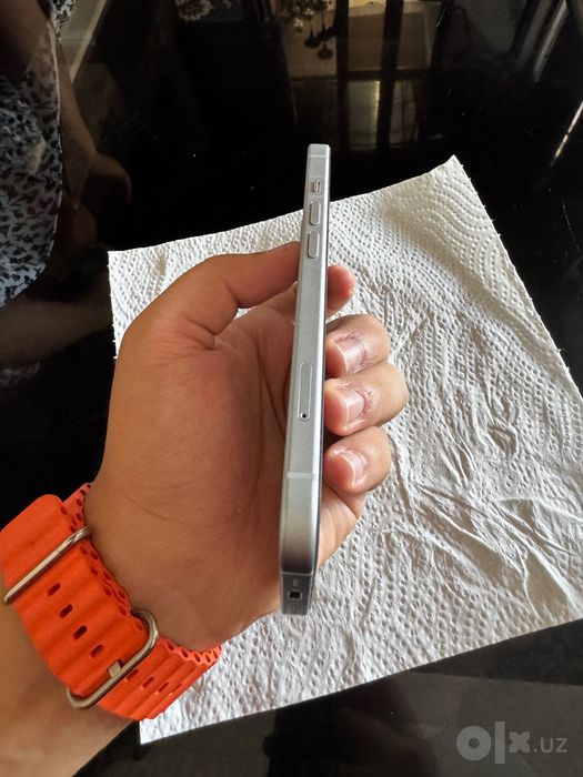 Телефон iphone 15