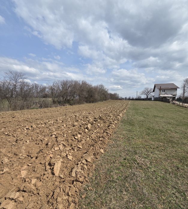 Teren intravilan 2.551 mp Măgureni - Toate utilităţile la poartă