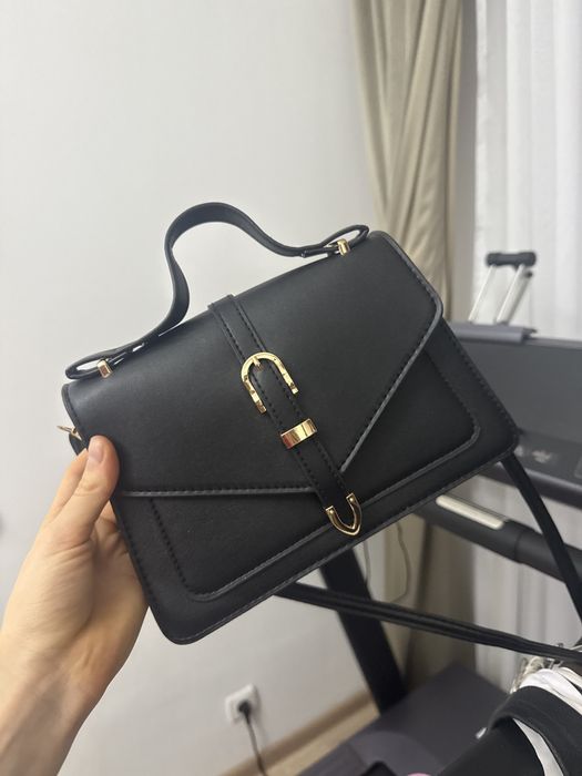 Продаю чёрную сумочку