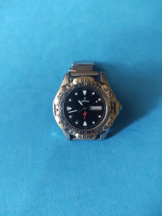 Часовници FESTINA и SEIKO Quartz
