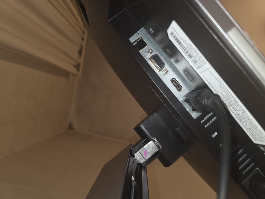 1 или 2 Мониторa HP E233 60Hz Като Нови