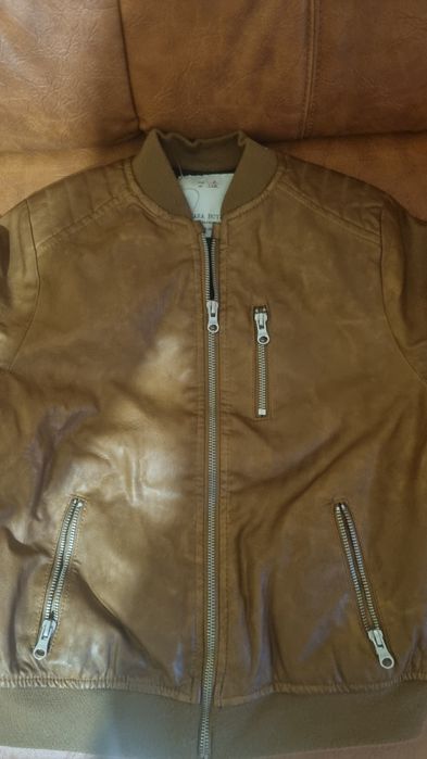 Geaca de piele de la zara pt copii marimea 128