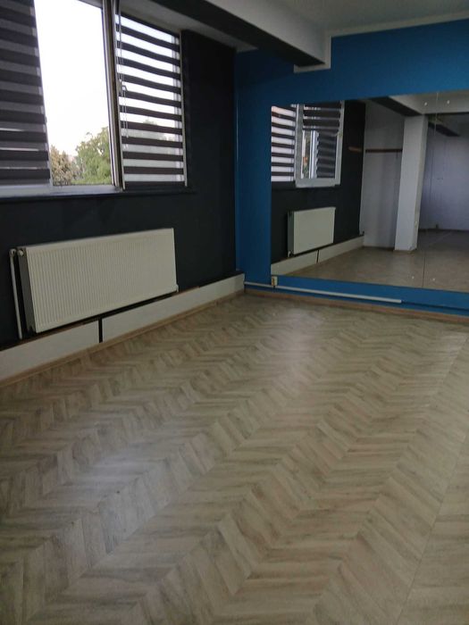 Inchiriez spatiu comercial strada Dezrobirii langa magazinul Triton - Mai multe