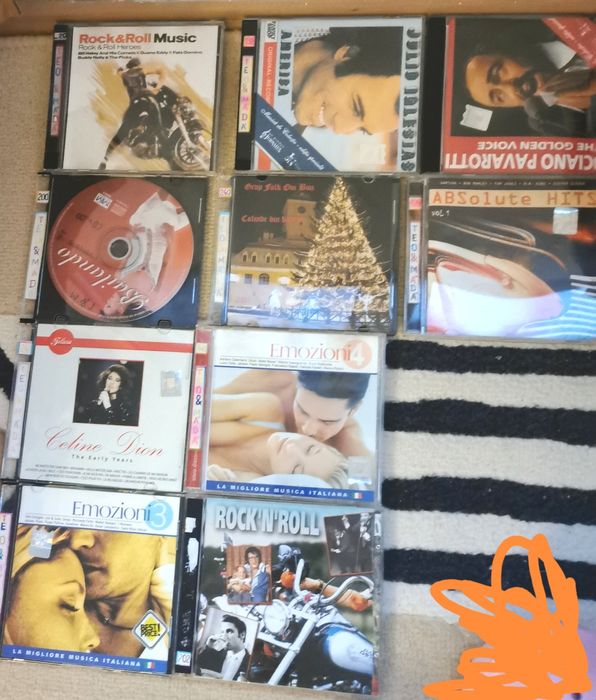 CD-uri cu muzică înregistrată și CD-uri originale