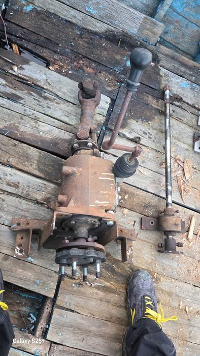 Скоростна кутия за лодка с ос и опорен лагер