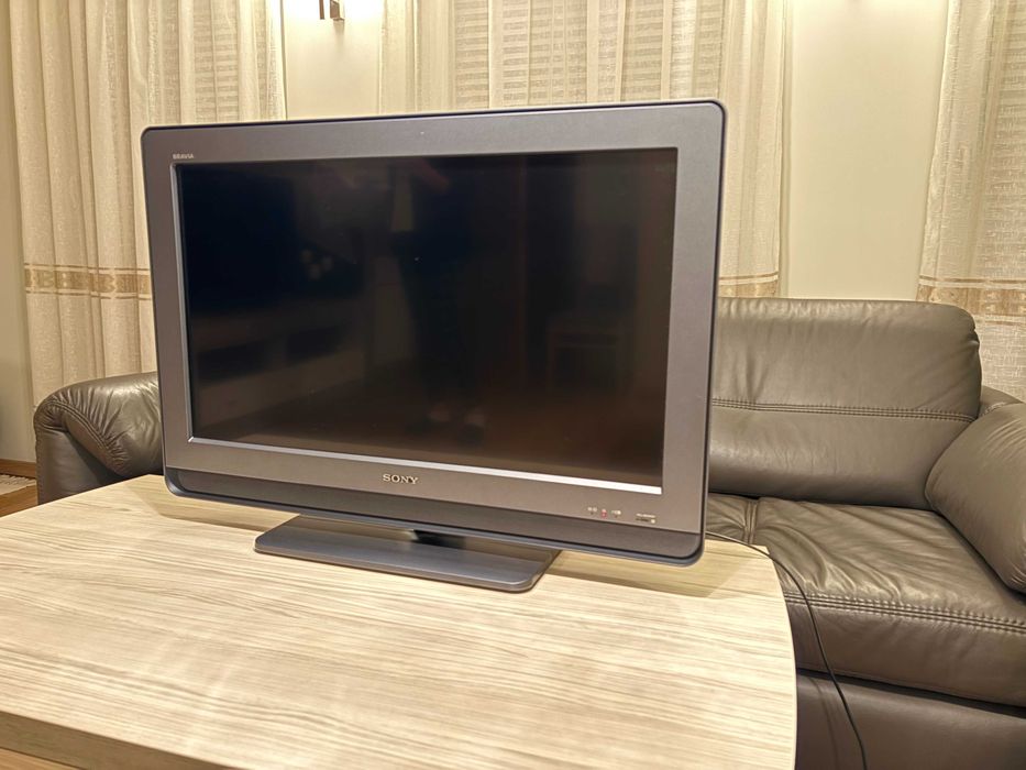 SONY BRAVIA KDL - 32U4000 LCD digital color TV