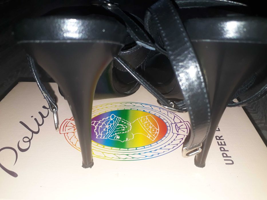 Босоножки на шпильке