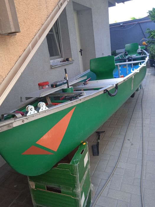 Canoe cu motor Suzuki 2cp