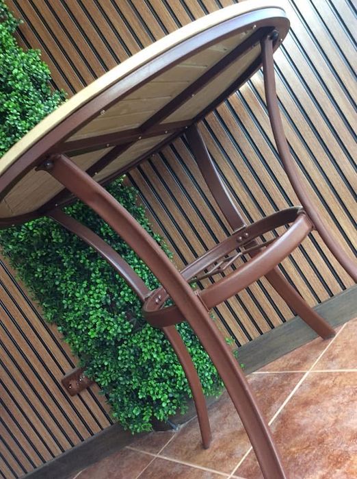 Маса подходяща за кафенце или хапване на тераса, в градина;)