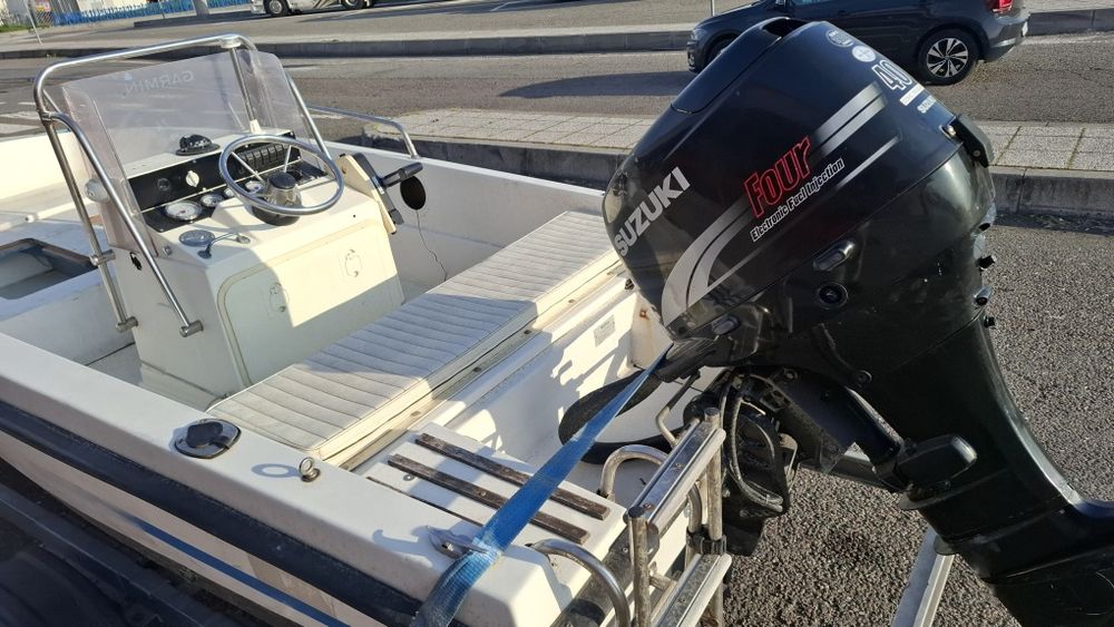 Barca + motor 40 cp suzuki injecție