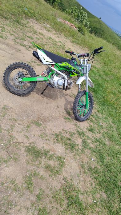 Vând cross de 125 a