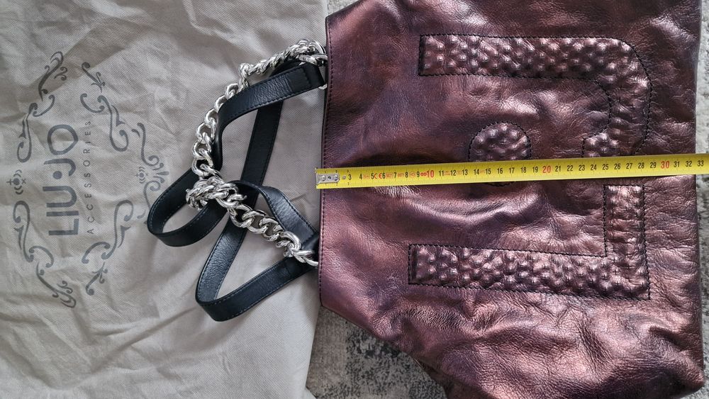 Geanta de umar Liu Jo.