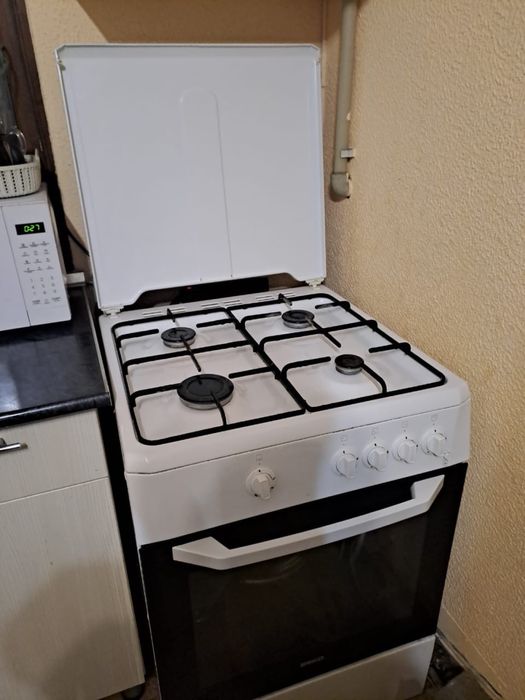 Продам газ плиту