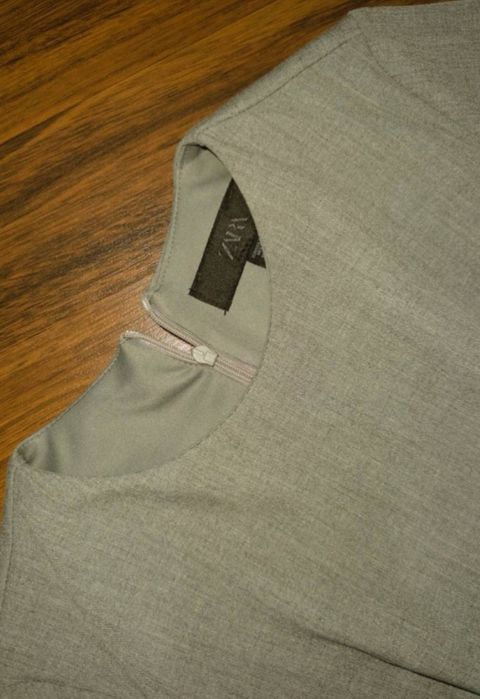 Платье Zara, серого цвета