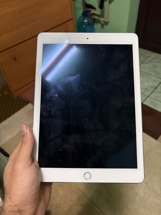2 iPad Air, prima generație și a doua generație