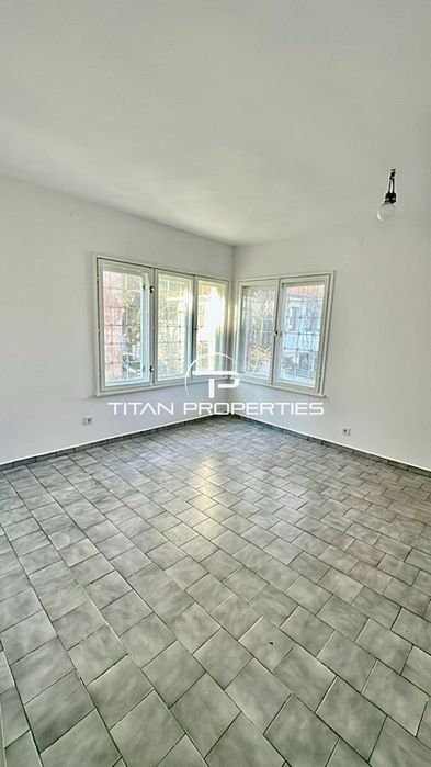 Дава се под наем Етаж от къща в Пловдив, Център - 100 кв.м за 448.8 € - Снимка #2