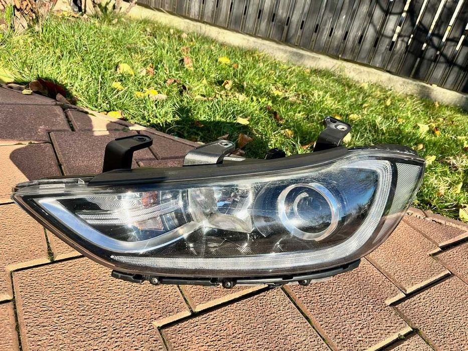 Far stanga Hyundai Elantra 2016-2018 second hand